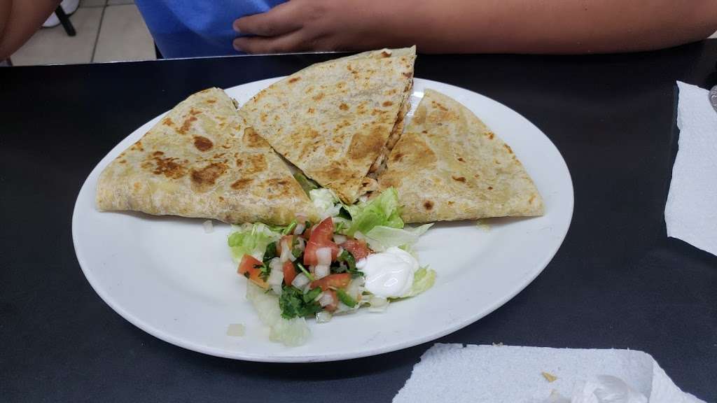 Perlas Taqueria 109 W Boothe St, Cleveland Tx 77345 | 109 W Boothe St, Cleveland, TX 77327, USA | Phone: (281) 662-7129