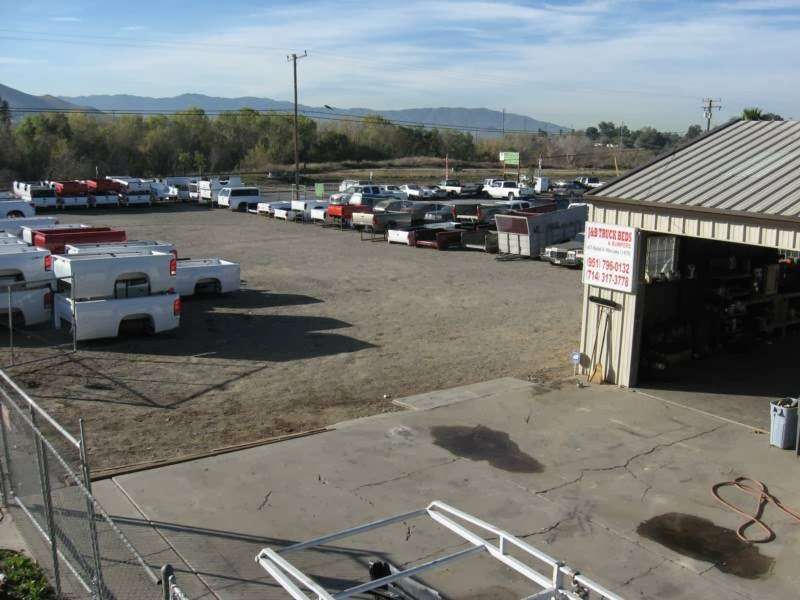 J & B Truck Beds and Bumpers | 6175 Marlatt St, Mira Loma, CA 91752, USA | Phone: (714) 317-3778