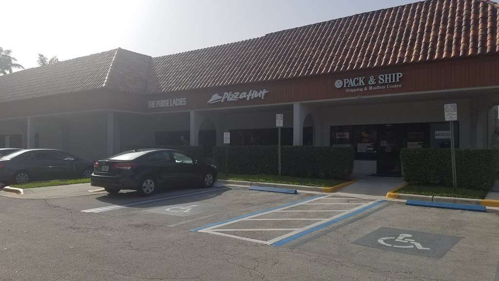 Pizza Hut 21342 St Andrews Blvd 250, Boca Raton, FL 33433