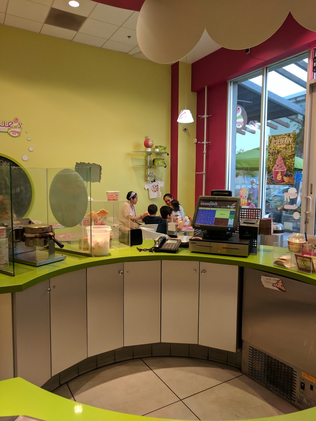 Menchies Frozen Yogurt | 667 Town Center Dr, Oxnard, CA 93036, USA | Phone: (805) 278-1153