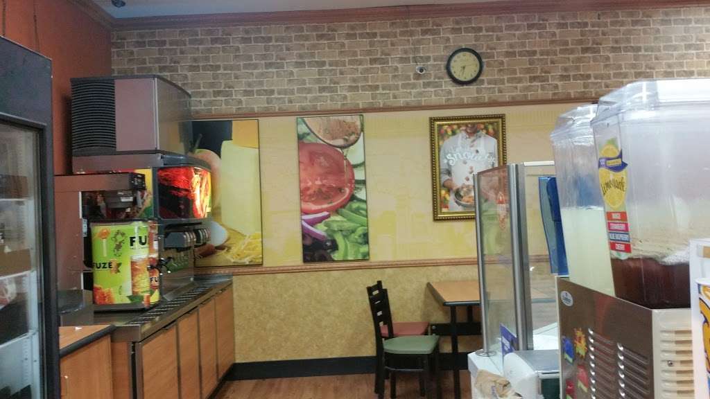 Subway Restaurants | 800 Commons Drive [P], Oxford, PA 19363, USA | Phone: (610) 998-1860