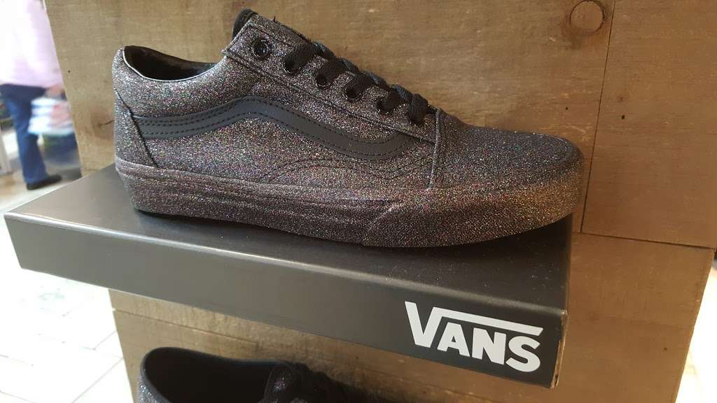 Vans | 6020 82nd St, Indianapolis, IN 46250 | Phone: (317) 845-1919