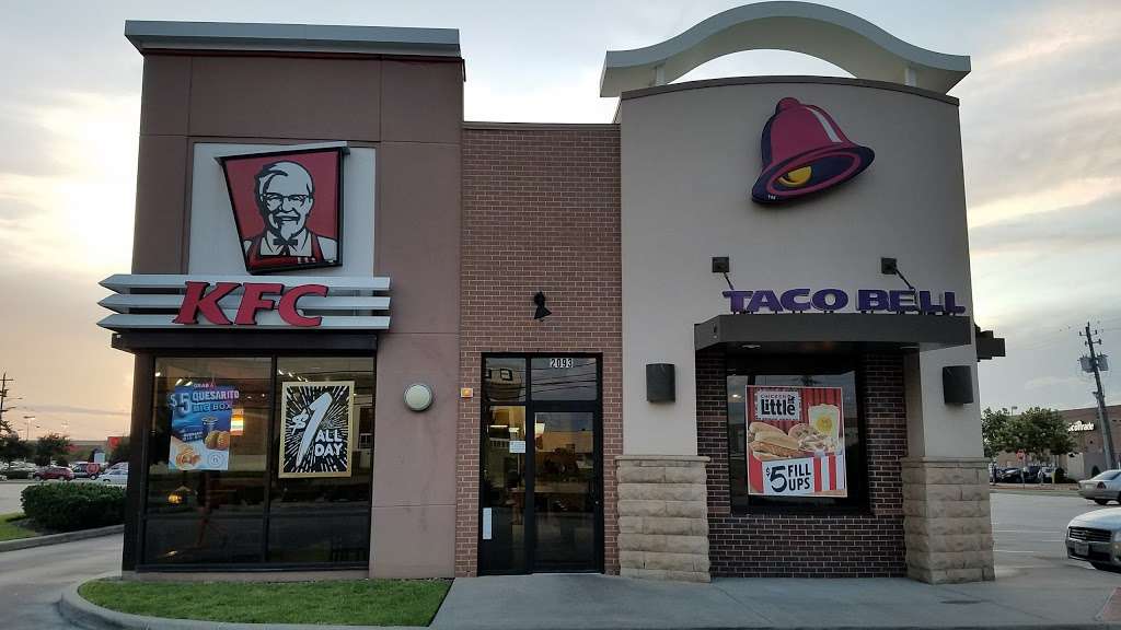 KFC | 2093 Taylor St, Houston, TX 77007, USA | Phone: (832) 618-1406