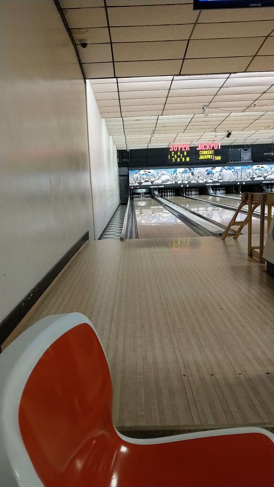 Lincoln Lanes Bowling Center | 2071 Lincoln Way E, Chambersburg, PA 17202, USA | Phone: (717) 263-4511