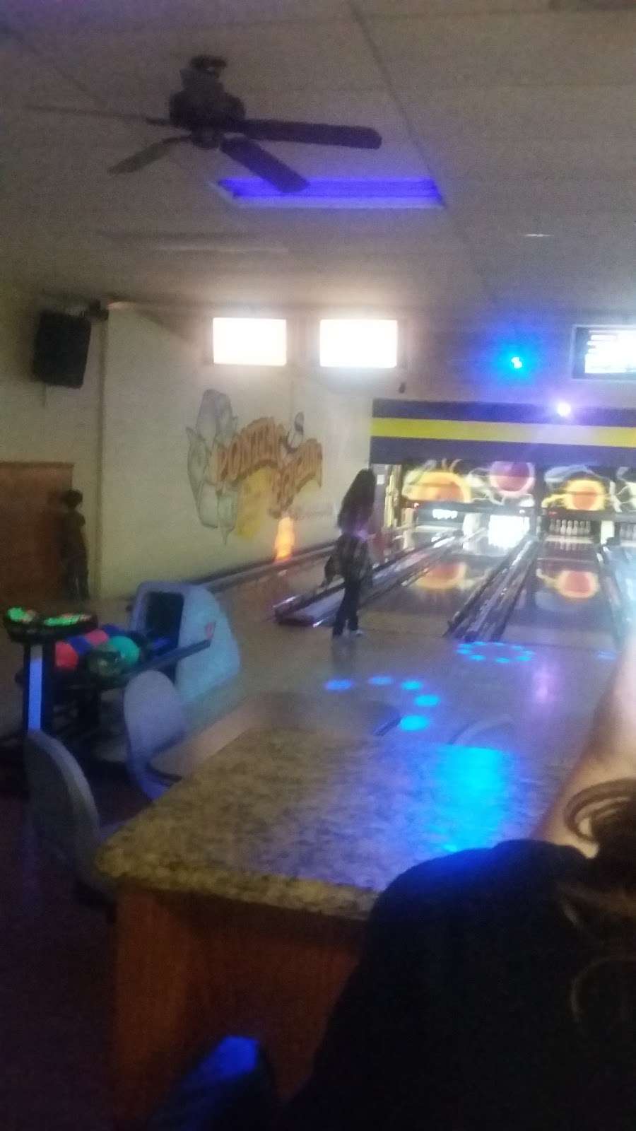 Victory Lanes Bowl | 410 E Mazon Ave, Dwight, IL 60420, USA | Phone: (815) 584-2724