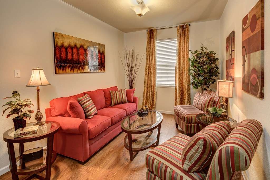 4 Seasons Senior Living | 2208 Peachtree Ln, Lewisville, TX 75067, USA | Phone: (972) 584-9880