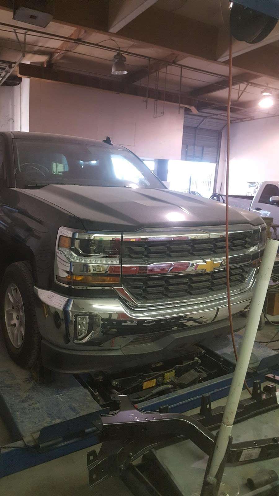 KG Auto Body | 6620 W Orangewood Ave, AZ-101 Loop, Glendale, AZ 85301, USA | Phone: (623) 340-7738