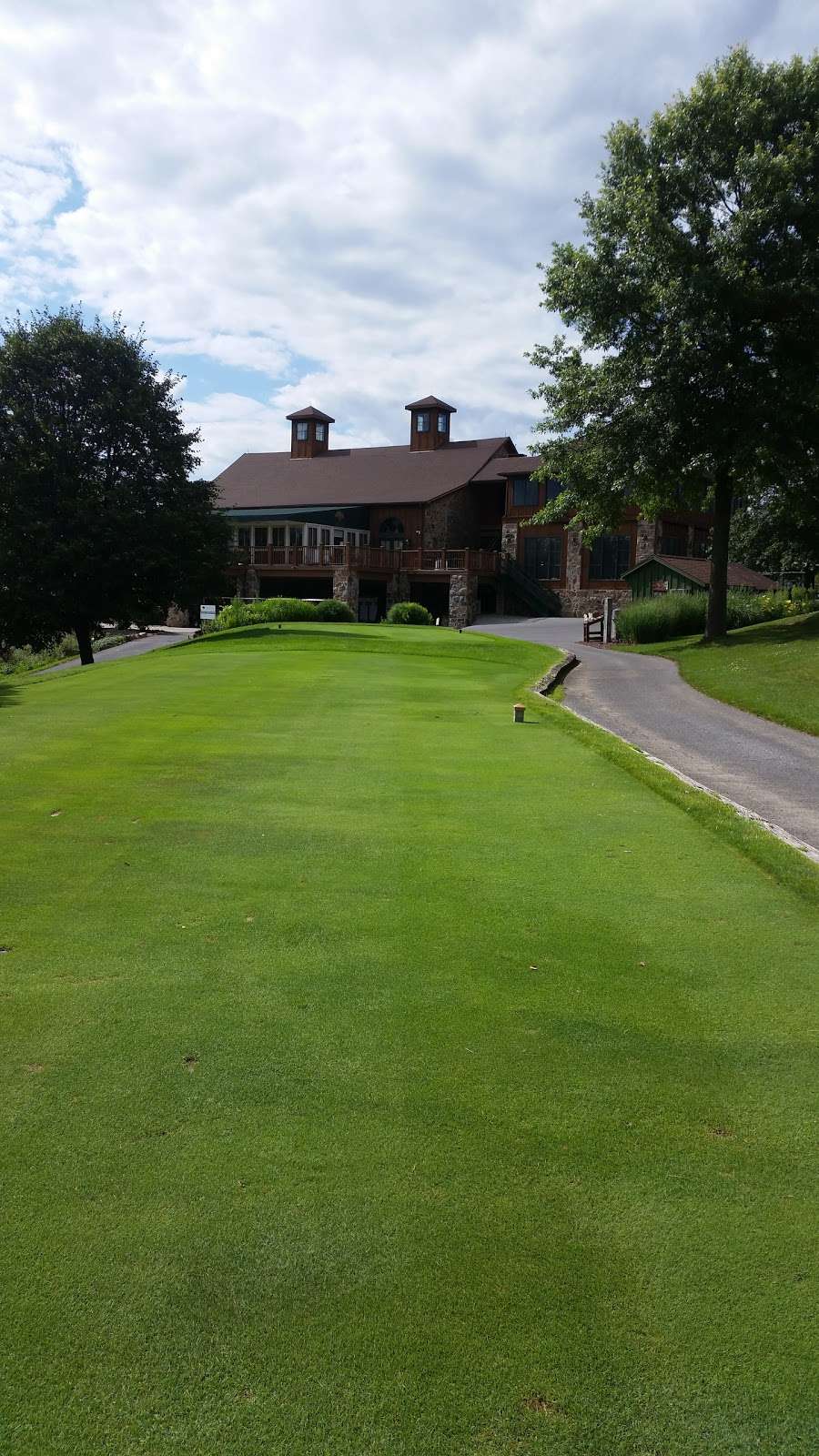Golden Oaks Golf Club | 10 Stonehedge Dr, Fleetwood, PA 19522, USA | Phone: (610) 944-6000