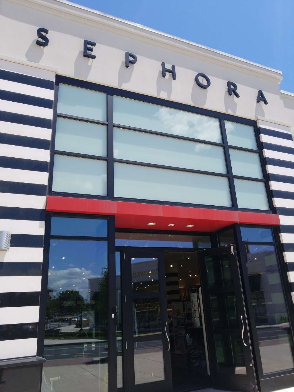 SEPHORA | 835 Lehigh Lifestyle Center Space #1240, Whitehall, PA 18052 | Phone: (610) 266-3242