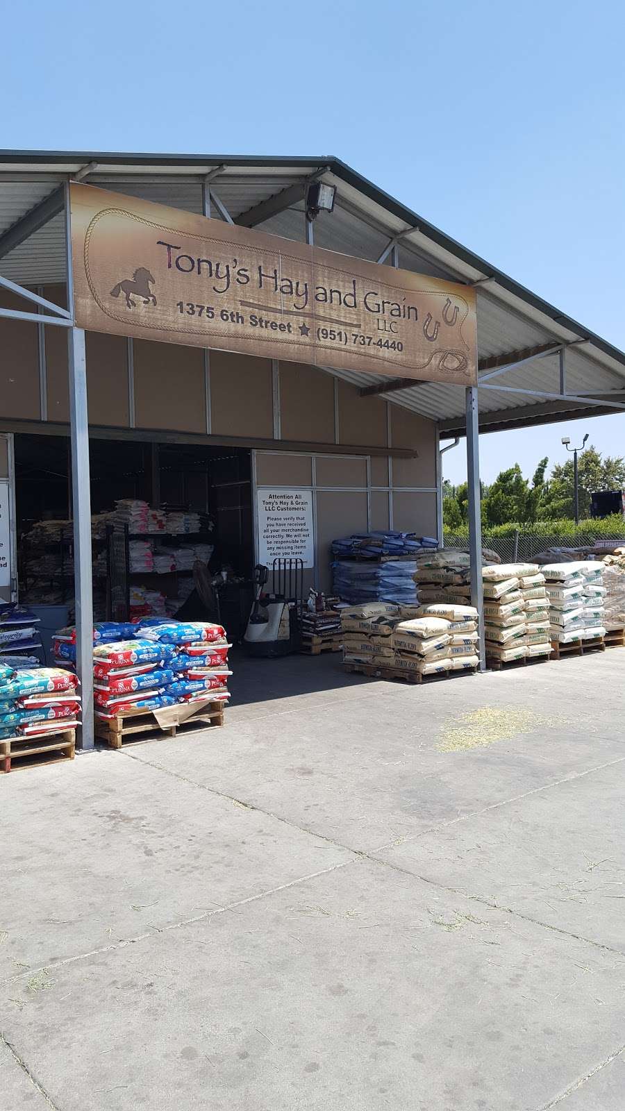 Tonys Hay & Grain | 1375 Sixth St A, Norco, CA 92860, USA | Phone: (951) 737-4440