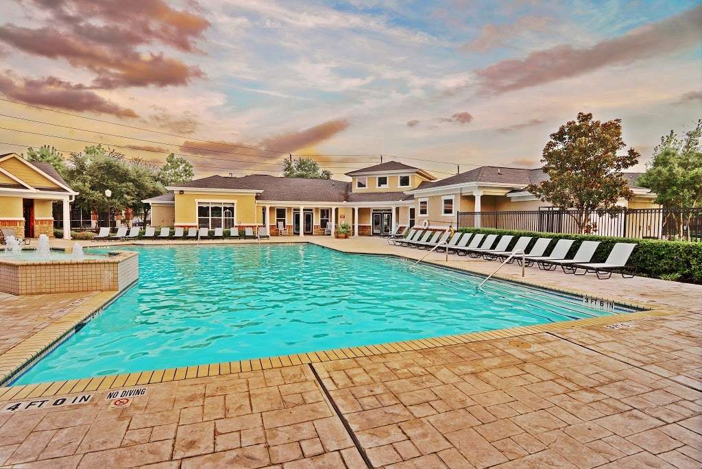 Carrington Place Apartments | 12700 FM 1960, Houston, TX 77065 | Phone: (281) 894-9600