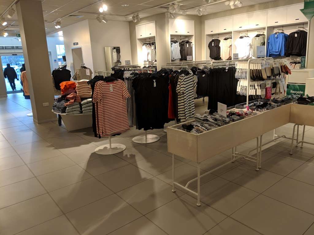 H&M - Unit 7, Gallions Reach Shopping Park, London E6 7ER, UK - BusinessYab