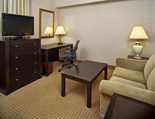 DoubleTree by Hilton Hotel Chicago Wood Dale - Elk Grove | 1200 N Mittel Blvd, Wood Dale, IL 60191 | Phone: (630) 860-2900