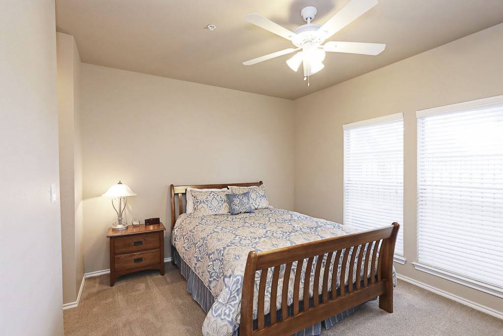 Oakmont of Bear Creek Apartments | 2121 Bear Creek Pkwy, Euless, TX 76039, USA | Phone: (817) 835-9193