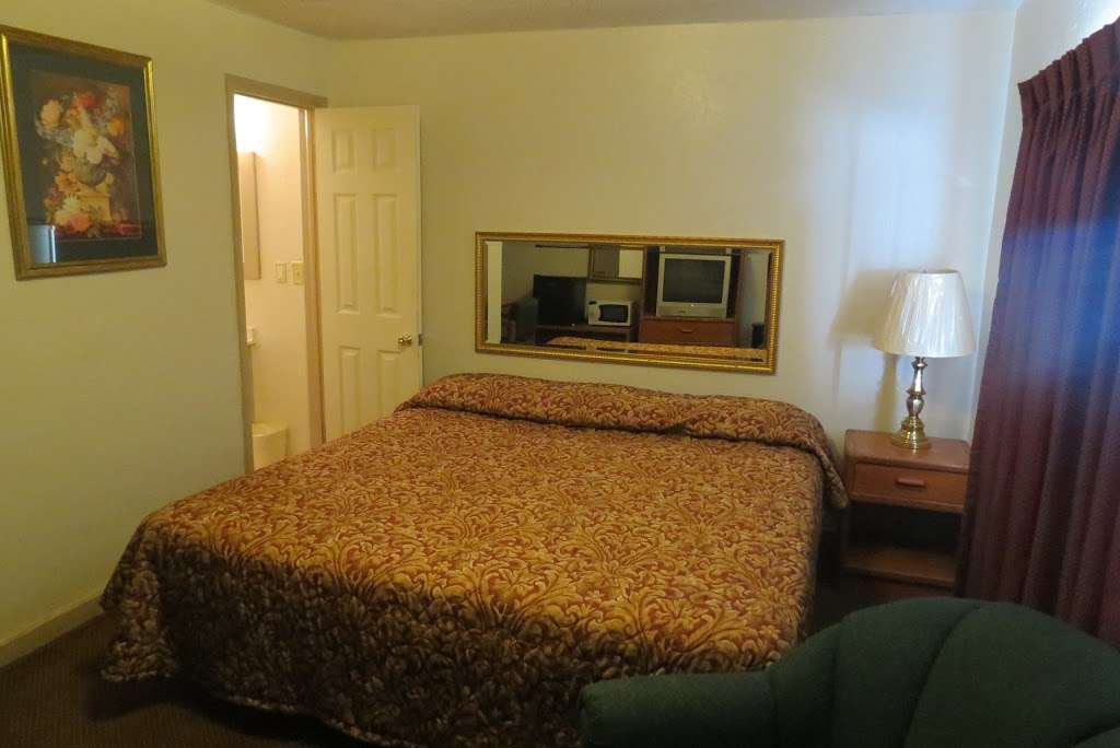 Frontier Motel | 12015 E State Rte 350, Kansas City, MO 64138 | Phone: (816) 356-8340