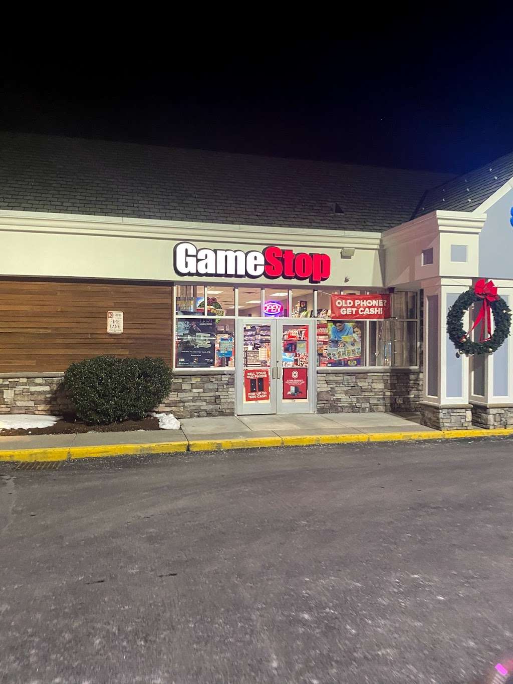 GameStop | 371 Putnam Pike, Smithfield, RI 02917, USA | Phone: (401) 231-1624