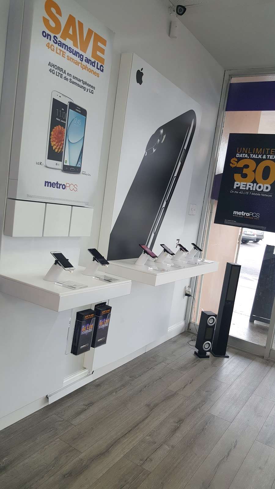 Metro by T-Mobile | 642 S Dillard St, Winter Garden, FL 34787, USA | Phone: (407) 574-2729