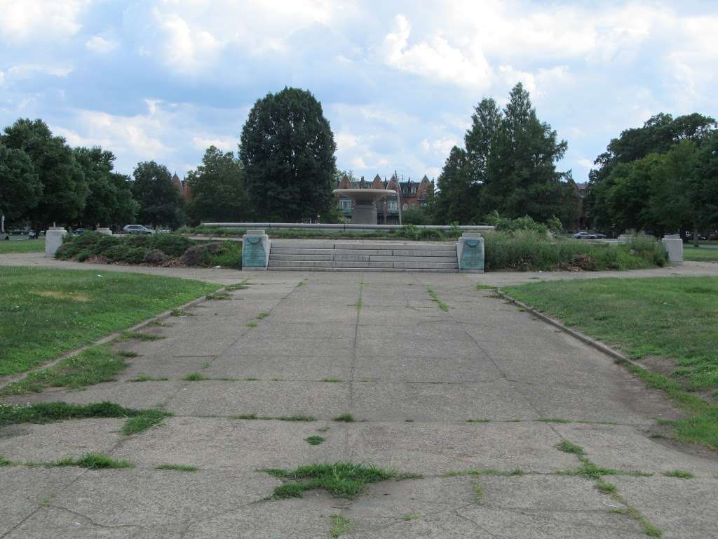 John Welsh Memorial Fountain | Avenue of the Republic, Philadelphia, PA 19104, USA