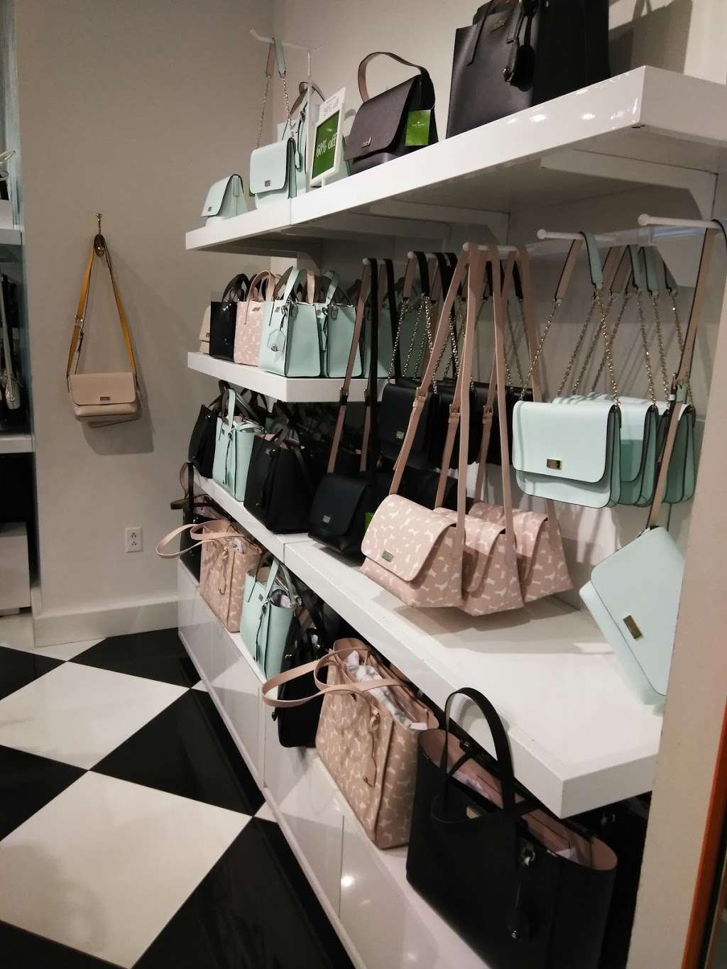 kate spade new york | 8200 Vineland Ave #326, Orlando, FL 32821 | Phone: (407) 238-1690