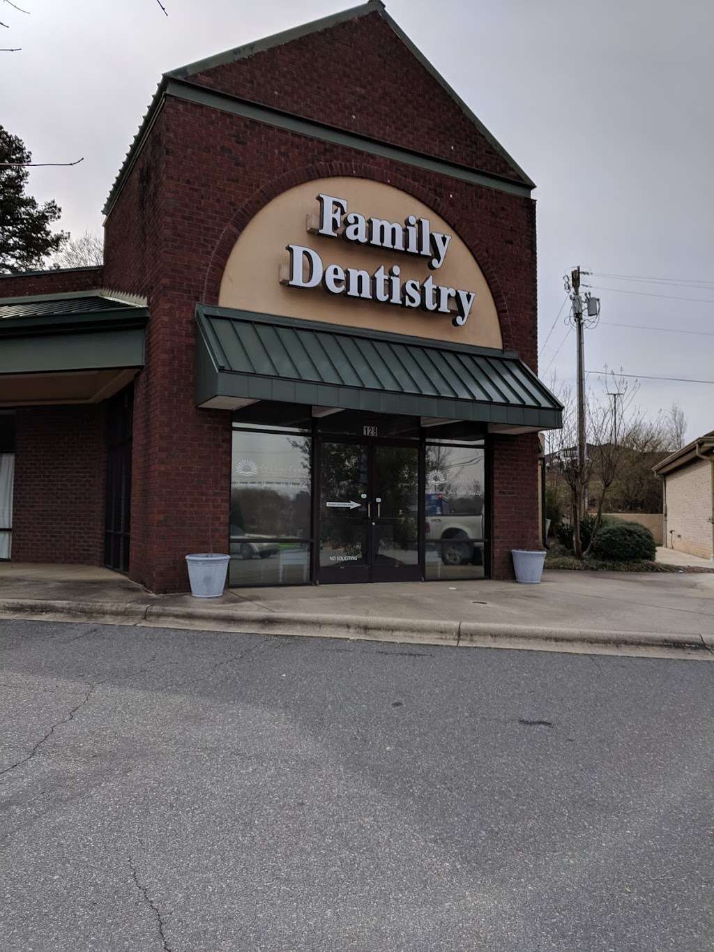 Family Dentistry: Grier Laura L DDS | 128 E Plaza Dr #2, Mooresville, NC 28115, USA | Phone: (704) 799-2703