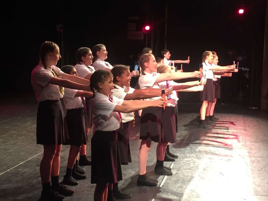 Razzamataz Theatre School Barnet | Wren Academy, Hilton Ave, London N12 9HB, UK | Phone: 01442 211780