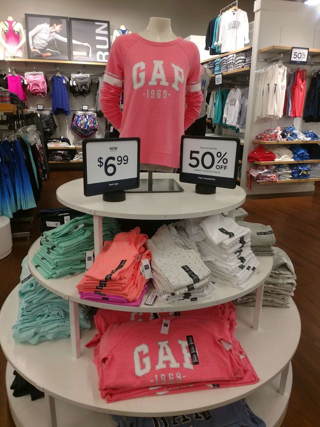 Gap Outlet | PREM OUTLT, 5416 New Fashion Way, Charlotte, NC 28278, USA | Phone: (704) 588-3331