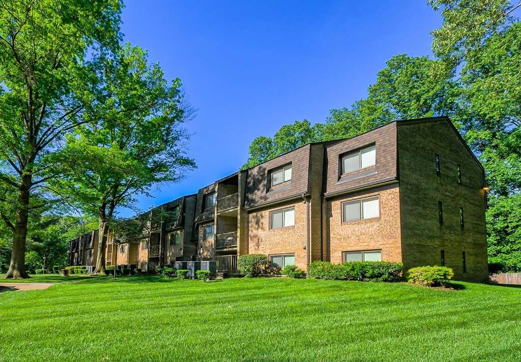 West Wood Oaks Apartments | 10734 West Dr, Fairfax, VA 22030, USA | Phone: (703) 879-4983