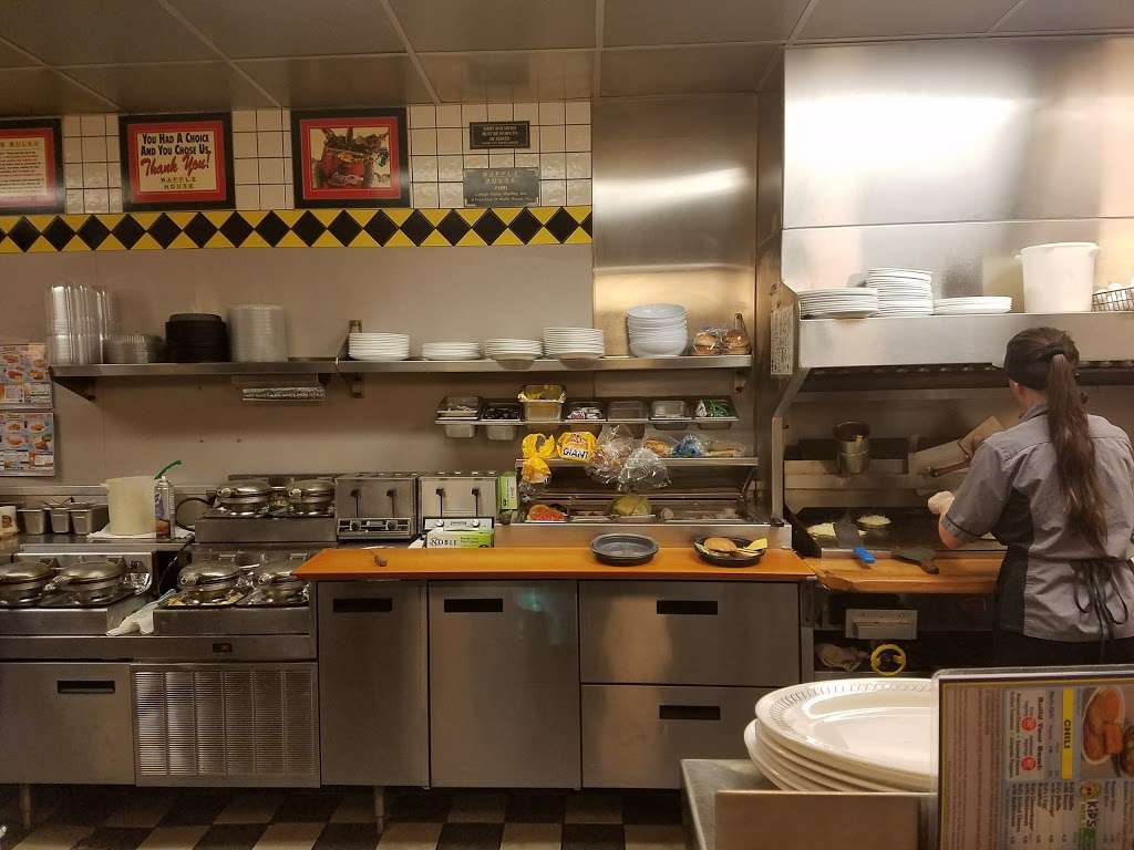 Waffle House | 2101 Cherry Ln, Bethlehem, PA 18015, USA | Phone: (610) 838-2592