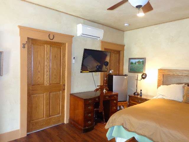 Jefferson Street Bed and Breakfast Inn | 512 S Jefferson St, Irving, TX 75060, USA | Phone: (972) 253-2000
