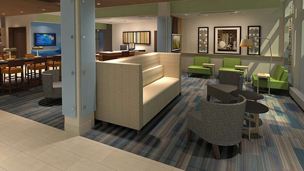 Holiday Inn Express & Suites Denver Aurora Medical Campus | 14200 E Colfax Ave, Aurora, CO 80011, USA | Phone: (800) 465-4329