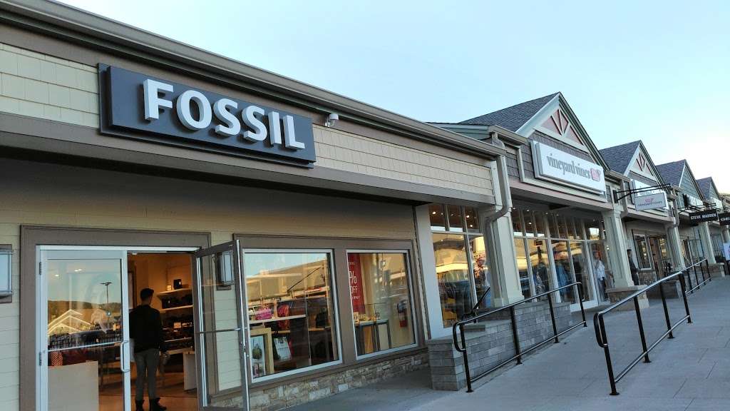 Fossil Outlet Store | WOODBURY COMMON PREMIUM OUTLETS 155 Marigold Court, Central Valley, NY 10917 | Phone: (845) 657-3654