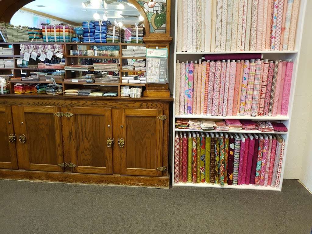 Lyons Quilting | 42 E Main St, Lyons, CO 80540, USA | Phone: (303) 823-6067