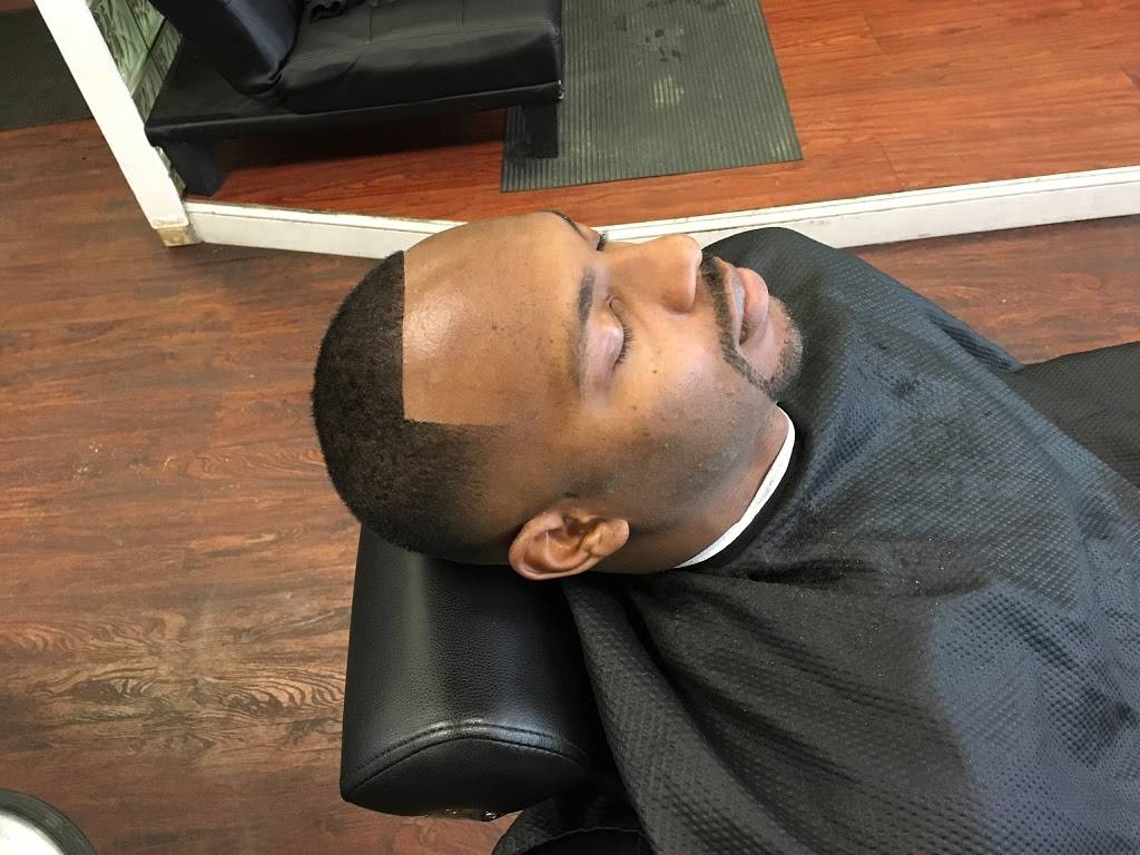 Premier Barber Lounge | 2187 Noble Rd, Cleveland Heights, OH 44112, USA | Phone: (216) 268-5667