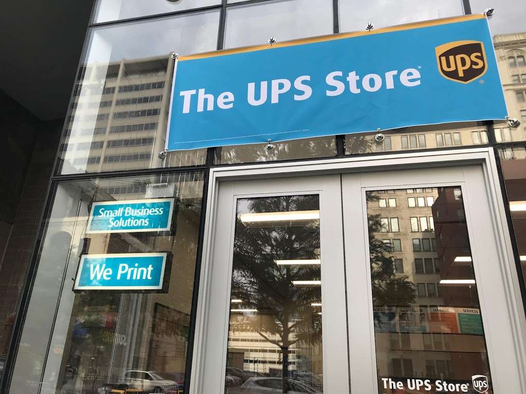 The UPS Store | 308 S Jefferson St, Chicago, IL 60661, USA | Phone: (312) 207-8899