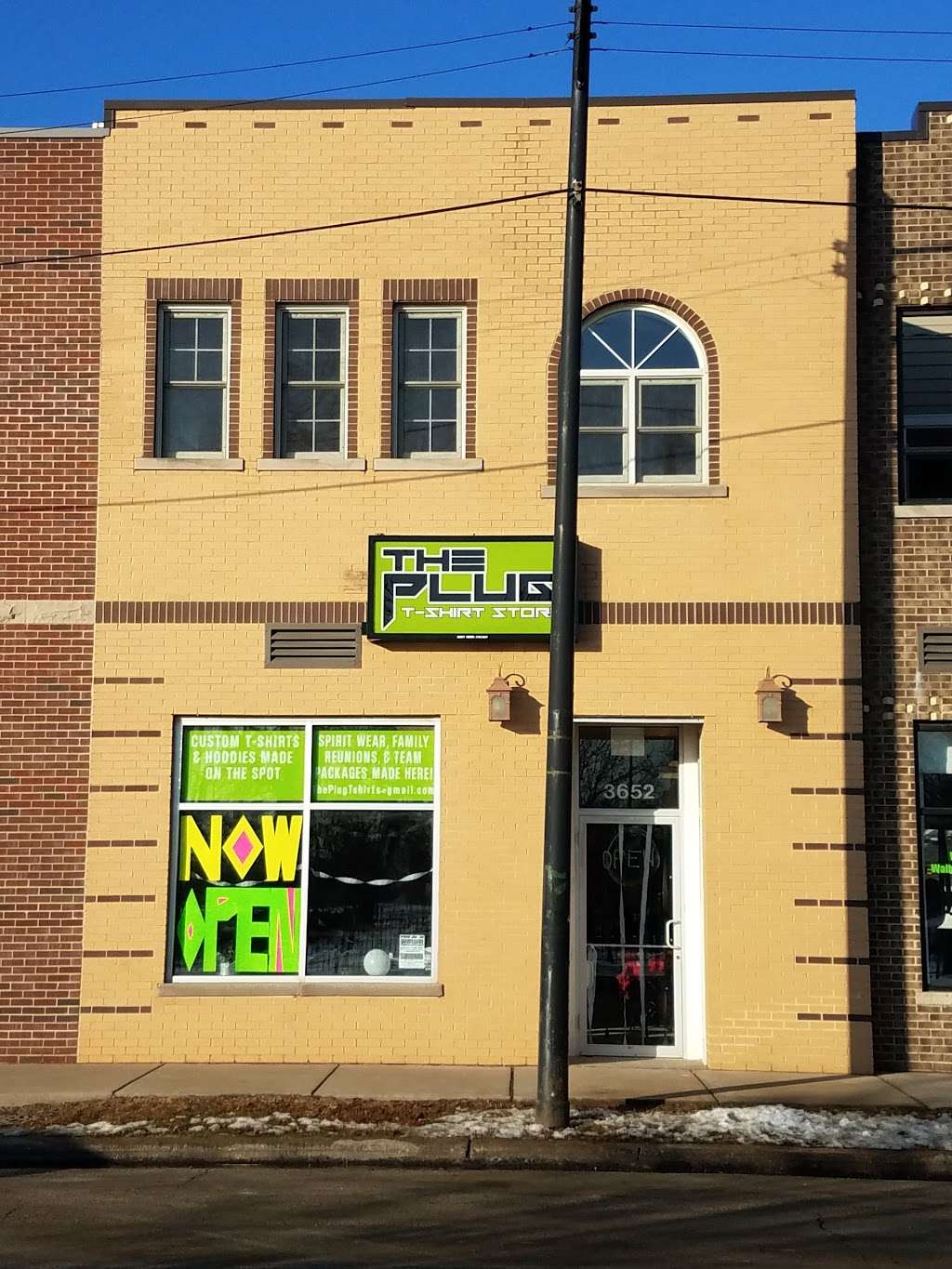 The Plug T-shirt Store | 3652 W 111th St, Chicago, IL 60655, USA | Phone: (773) 980-1108