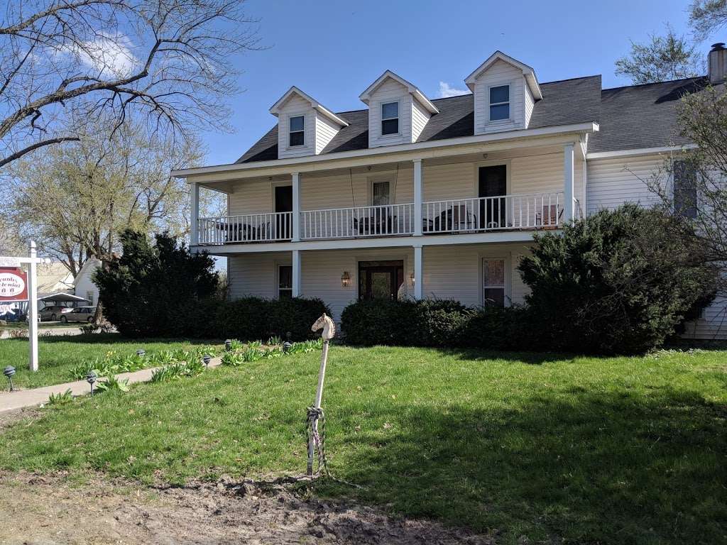 Country Colonial B & B - 106 E Main St, Jamesport, MO 64648