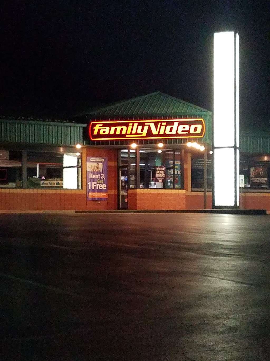 Family Video | 301 NE Todd George Pkwy, Lees Summit, MO 64063, USA | Phone: (816) 246-6430