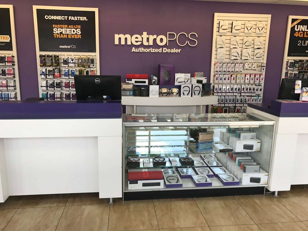 Metro by T-Mobile | 127 Ridgewood Ave, Holly Hill, FL 32117, USA | Phone: (386) 253-4404