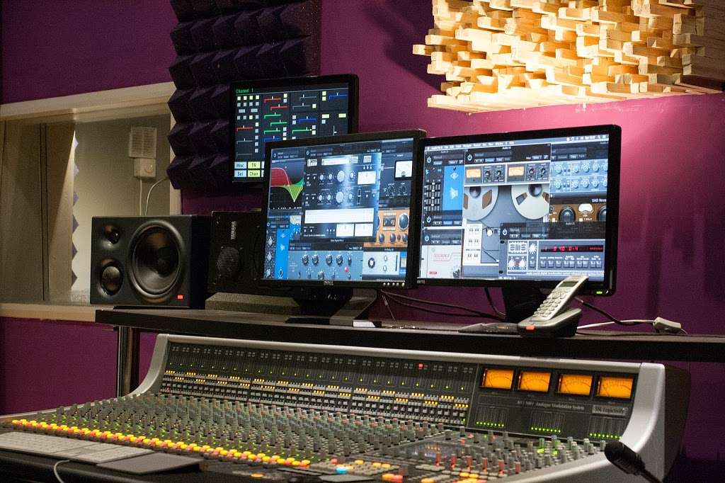 Hilltop Recording Studios | Well Hill, Orpington BR6 7PR, UK | Phone: 07758 531555