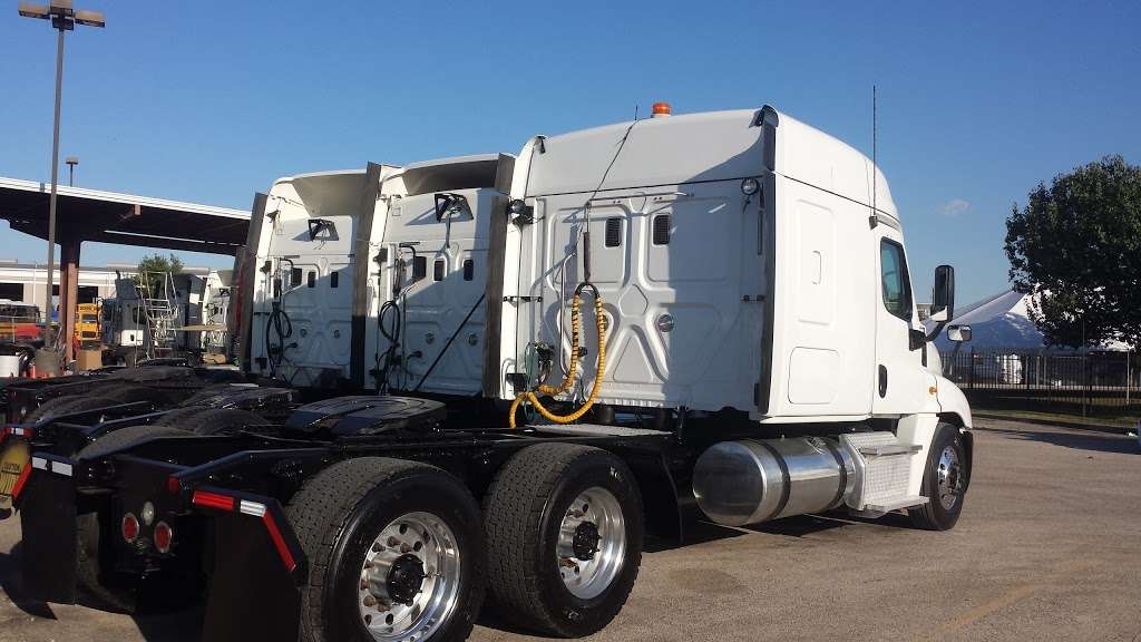 SelecTrucks of Houston LLC | 10011 N Loop E Fwy, Houston, TX 77029, USA | Phone: (713) 674-0000