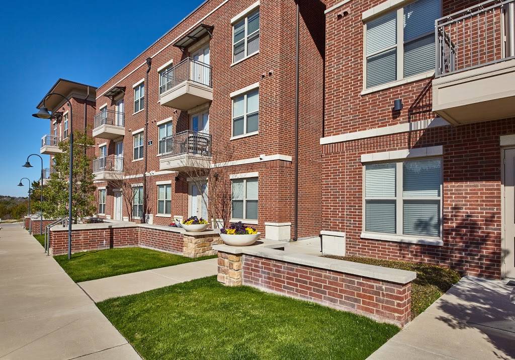 Midtown Cedar Hill Apartments | 365 Uptown Blvd, Cedar Hill, TX 75104, USA | Phone: (972) 299-2200