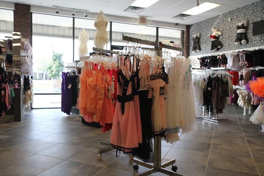 Lovers Lane | 6038 E 82nd St, Indianapolis, IN 46250, USA | Phone: (317) 849-7805