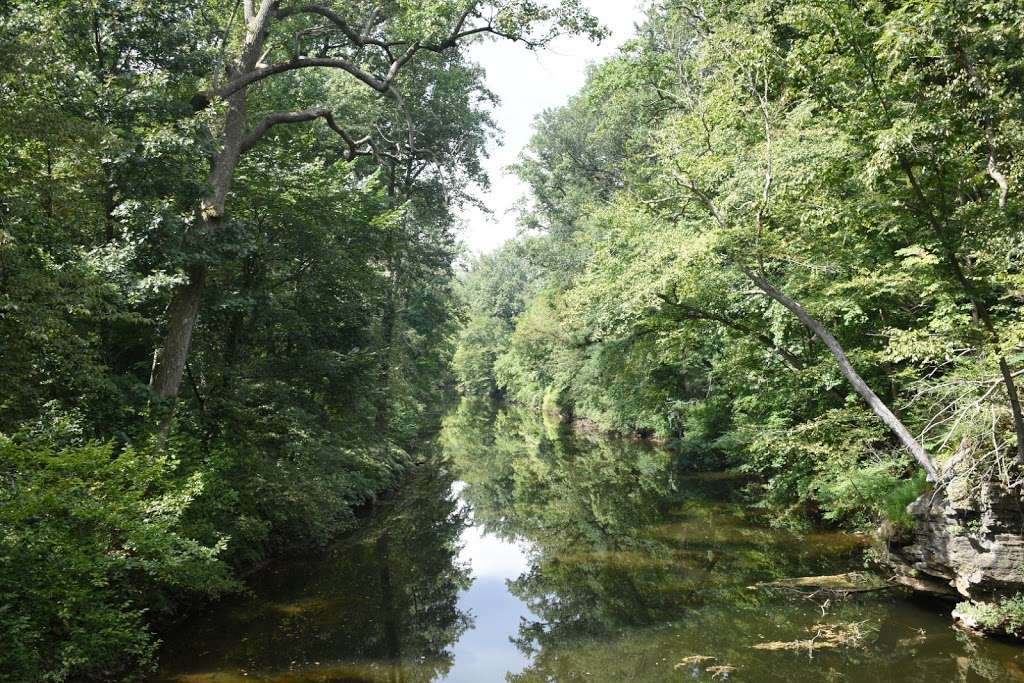 Forbidden Dr Lower Lot | Unnamed Road, Philadelphia, PA 19128, USA