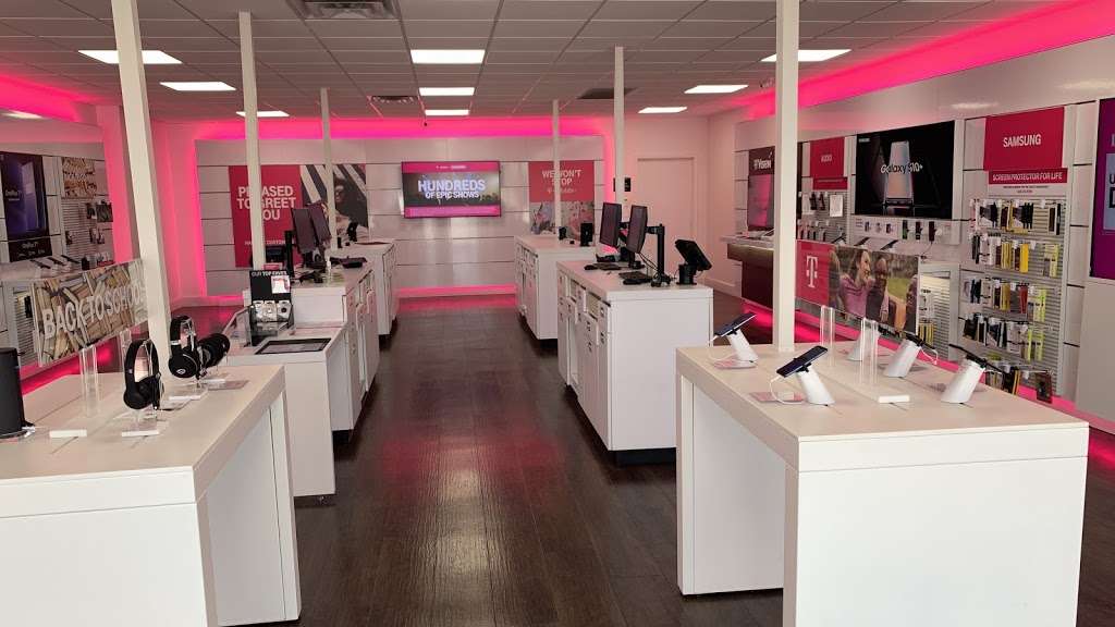 T-Mobile | 1865 N Garland Ave, Garland, TX 75040, USA | Phone: (972) 212-4316