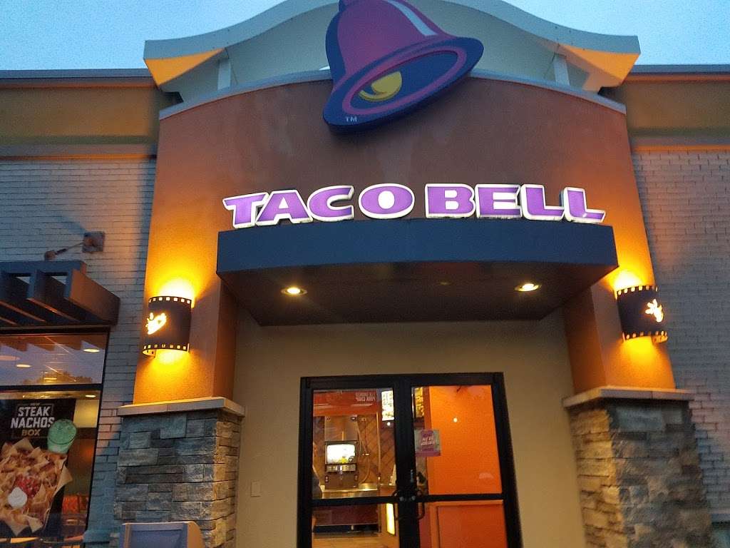 Taco Bell | 2410 E Rand Rd, Arlington Heights, IL 60004 | Phone: (847) 253-7675