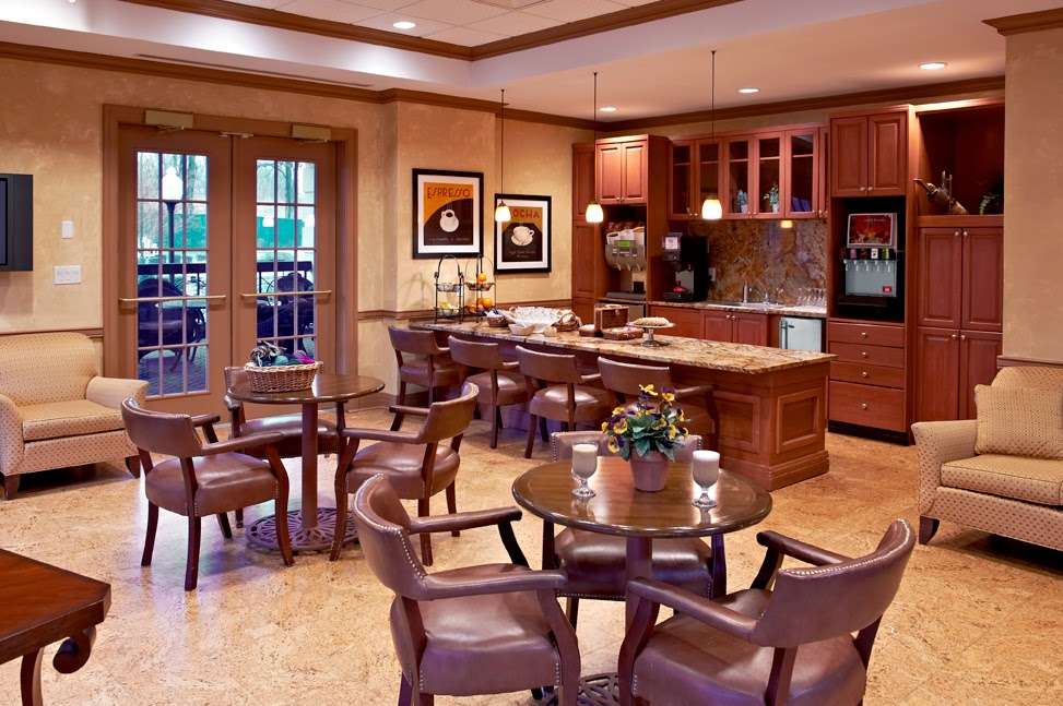 The Bristal Assisted Living at North Hills | 99 S Service Rd, North Hills, NY 11040, USA | Phone: (516) 869-1300