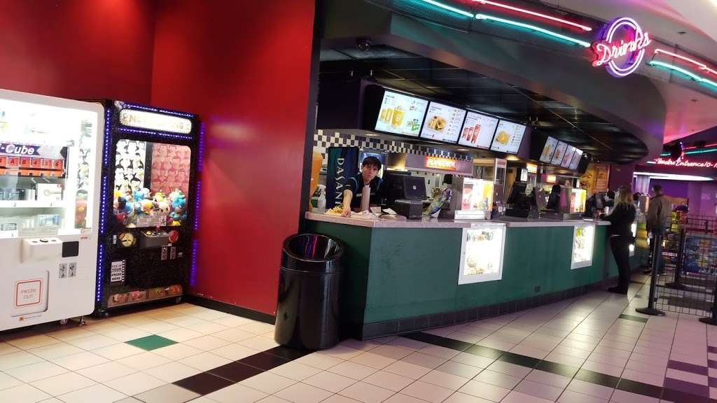 Regal Cinemas Round Lake Beach 18 | 550 E Rollins Rd, Round Lake Beach, IL 60073, USA | Phone: (844) 462-7342