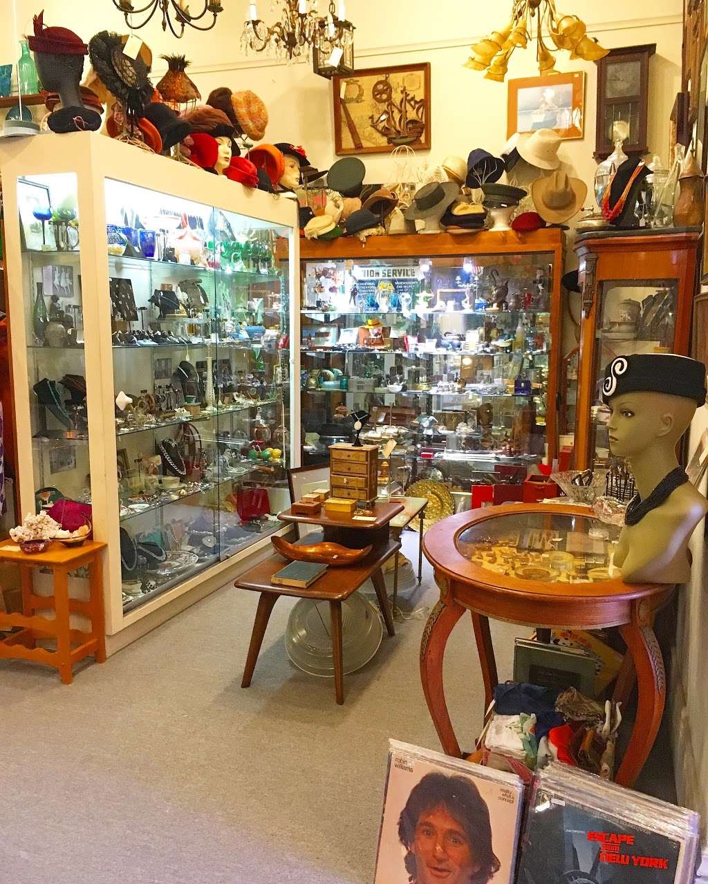 Cole Valley Antiques | 854 Stanyan St, San Francisco, CA 94117, USA | Phone: (415) 504-7884