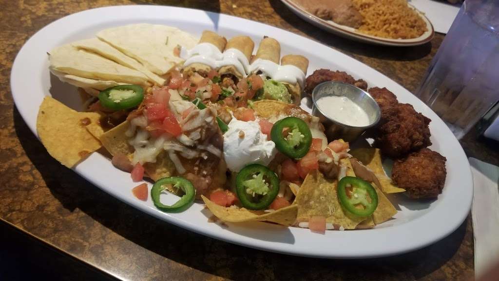 Lauras Mexican & Seafood Restaurant | 9057 Woodman Ave, Arleta, CA 91331 | Phone: (818) 891-5191