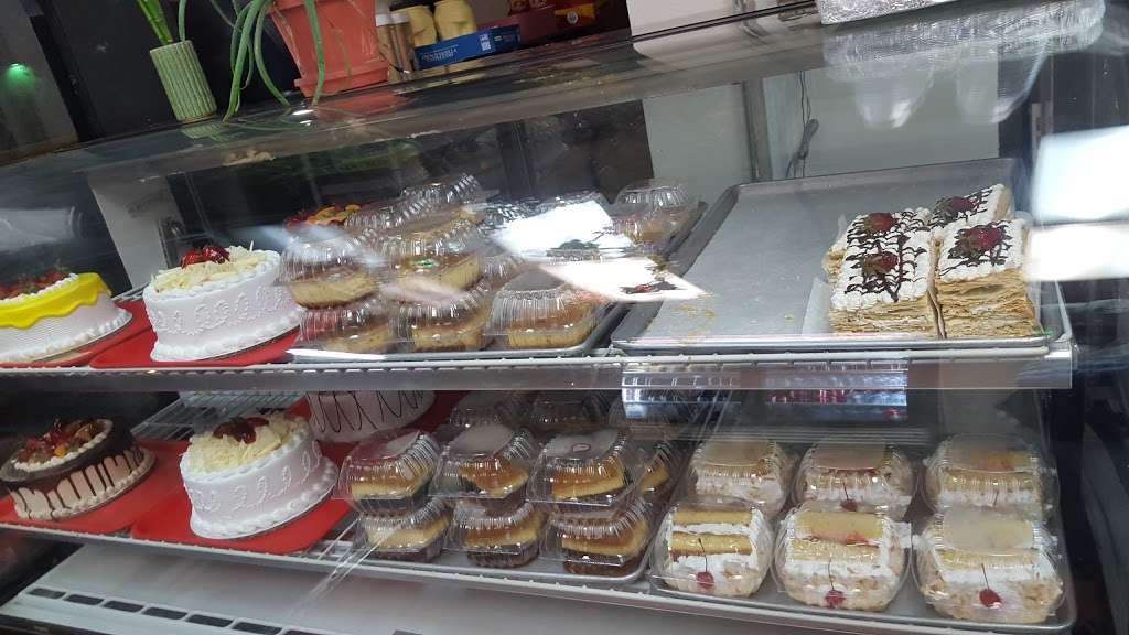 Panaderia Paloza | 1701 E McFadden Ave, Santa Ana, CA 92705 | Phone: (714) 547-7352